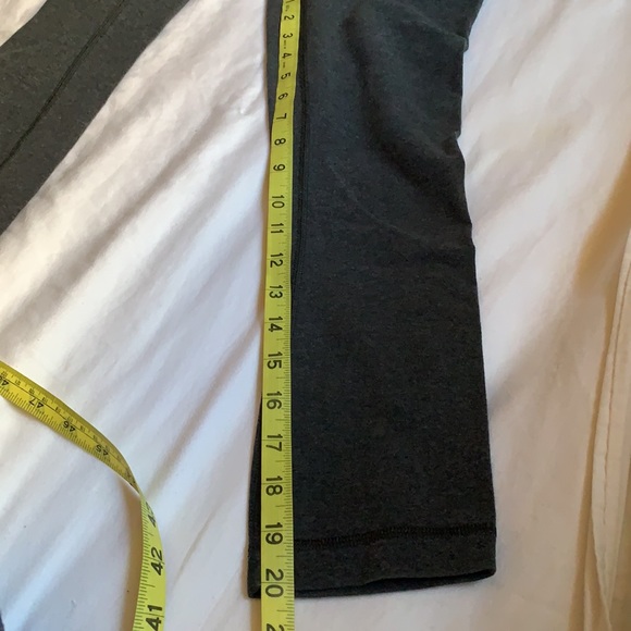 Bundle of 3 Lululemon leggings size 2 - Picture 13 of 14